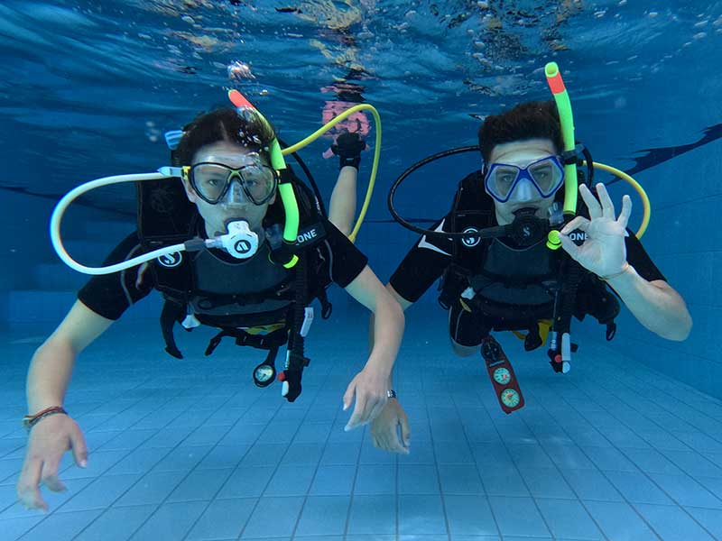 Open Water Diver students underwater in the pool